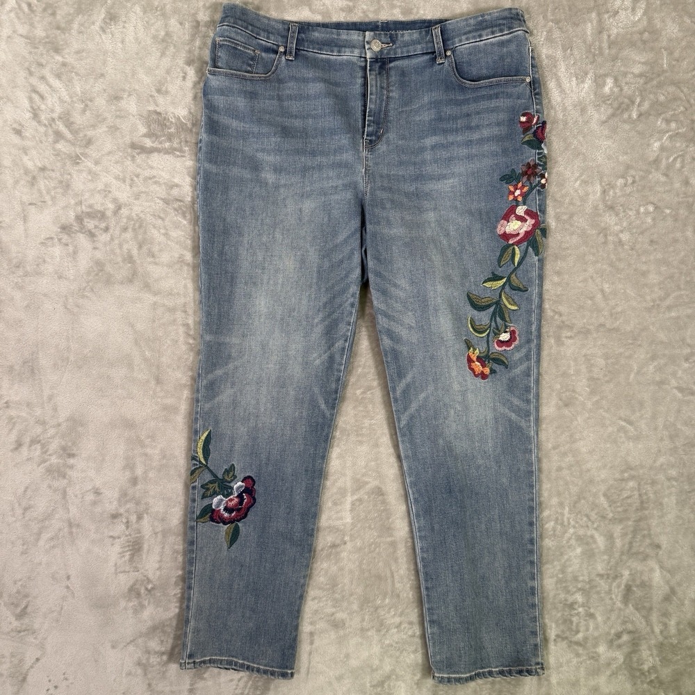 Chicos Girlfriend Slim Leg Ankle Jeans Floral Embroidered Denim. Size 2.5 (14R)